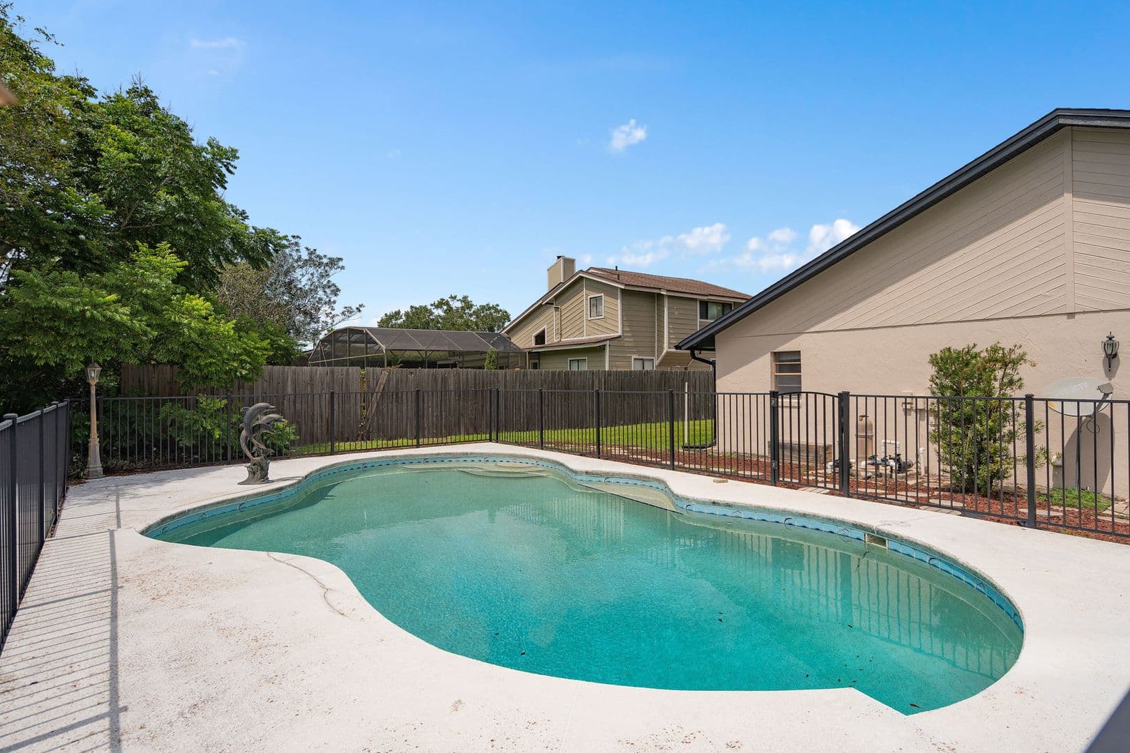 Longwood House: 252 Needles Trail