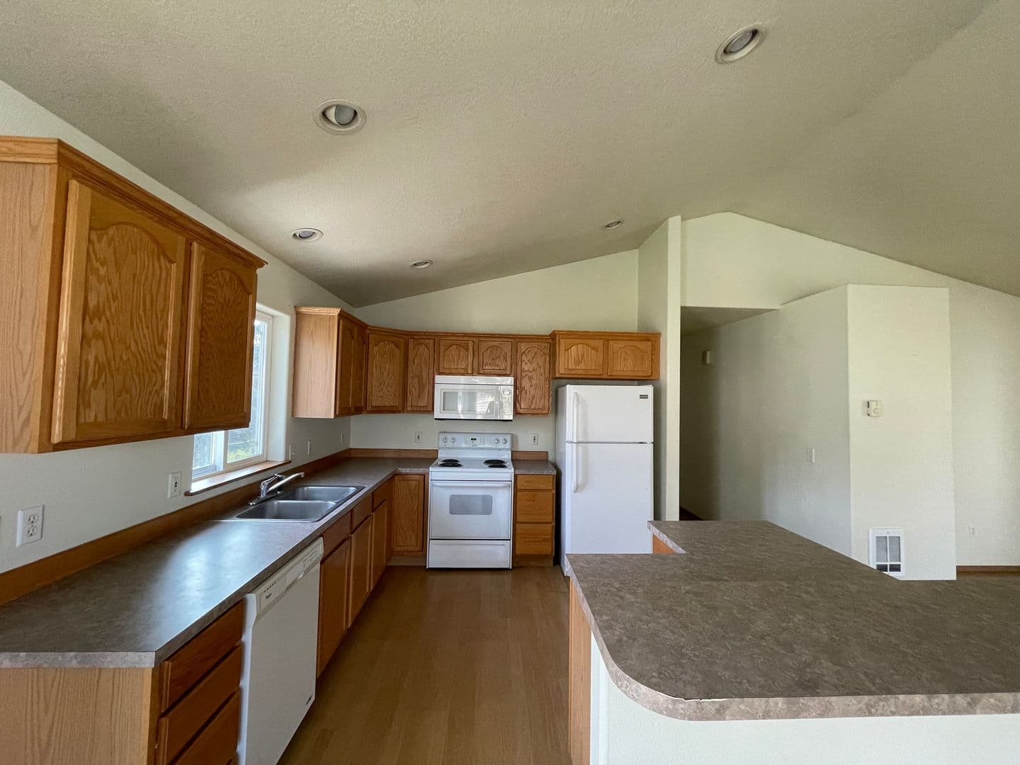 Lakeside House: 105 Ben Williams