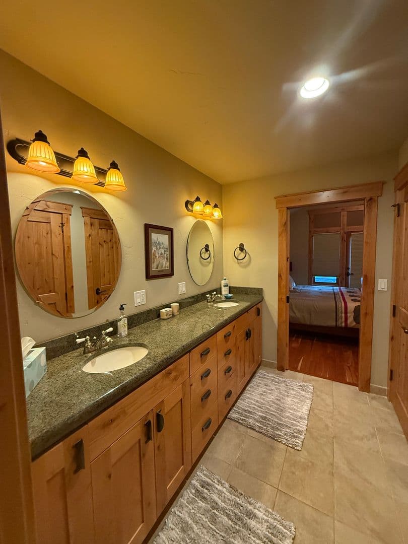 Lakeside Townhome: 352 Jib Lane