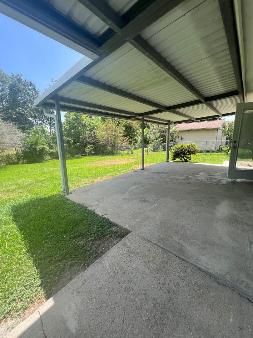 Sulphur House: 2144 Kathy Dr