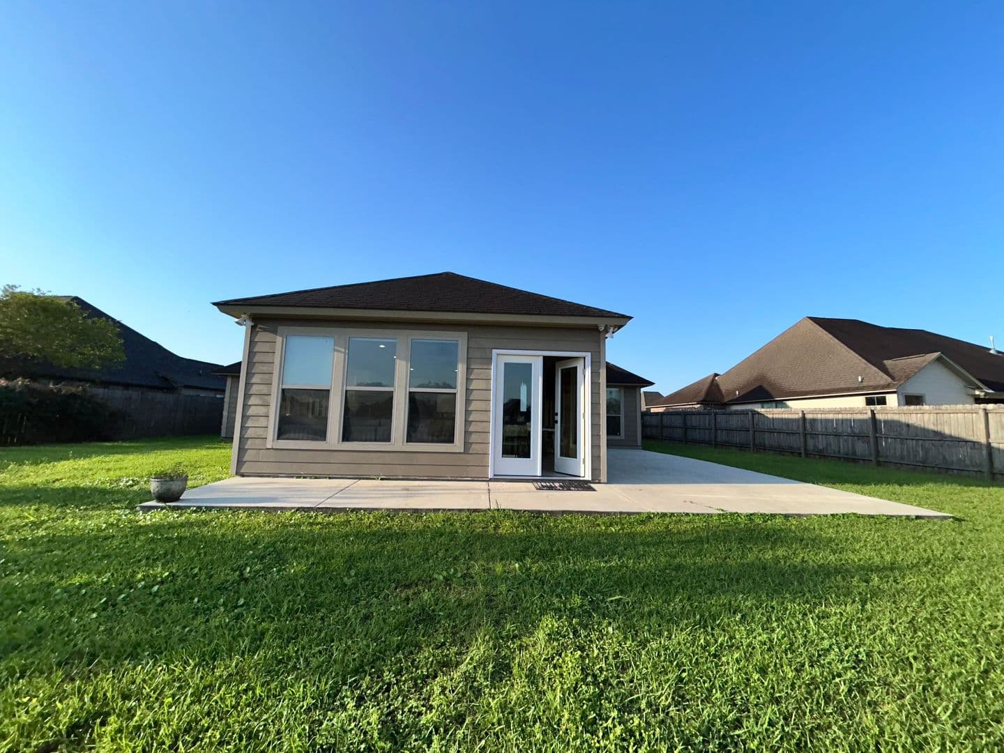 Prairieville House: 41488 Creekstone Ave