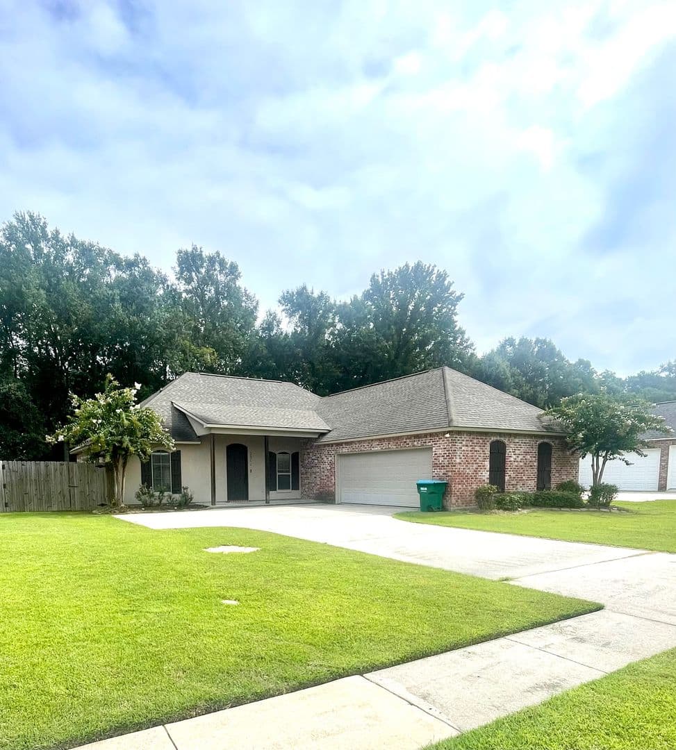 Port Allen House: 2366 Woodland Ct.