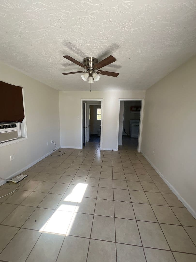 Lake Charles House: 1623 1/2  4th Street