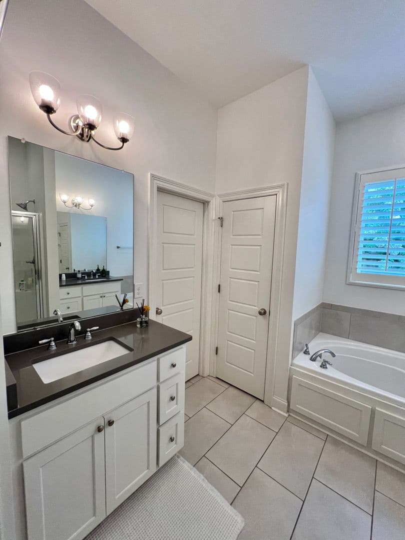 Baton Rouge Townhome: 8111 Stonelake Circle Ave