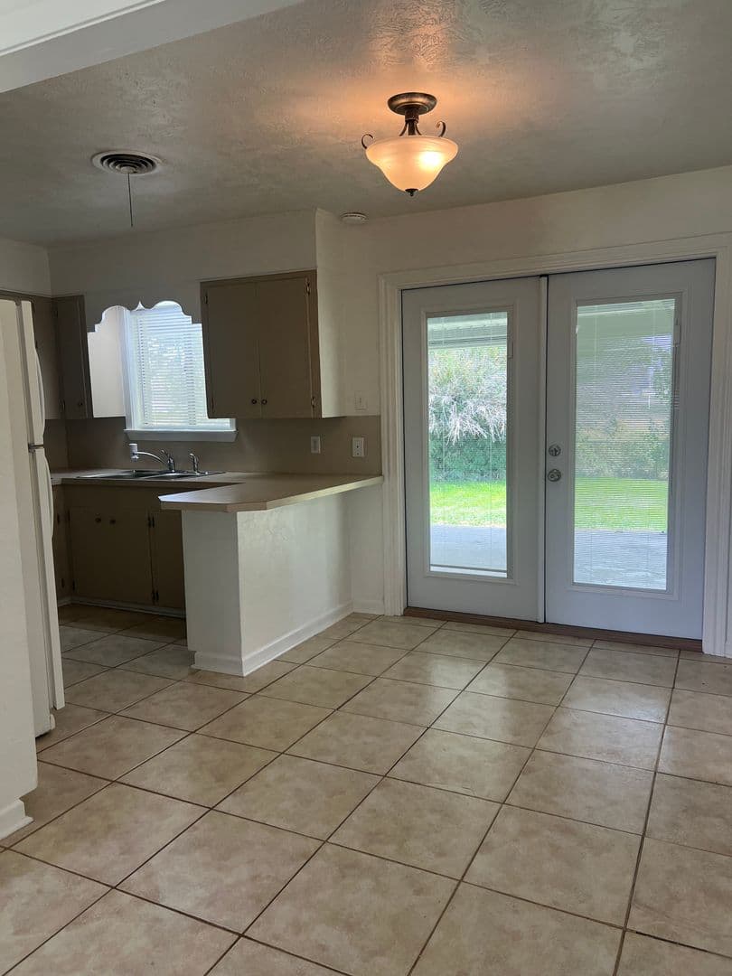 Sulphur House: 2144 Kathy Dr