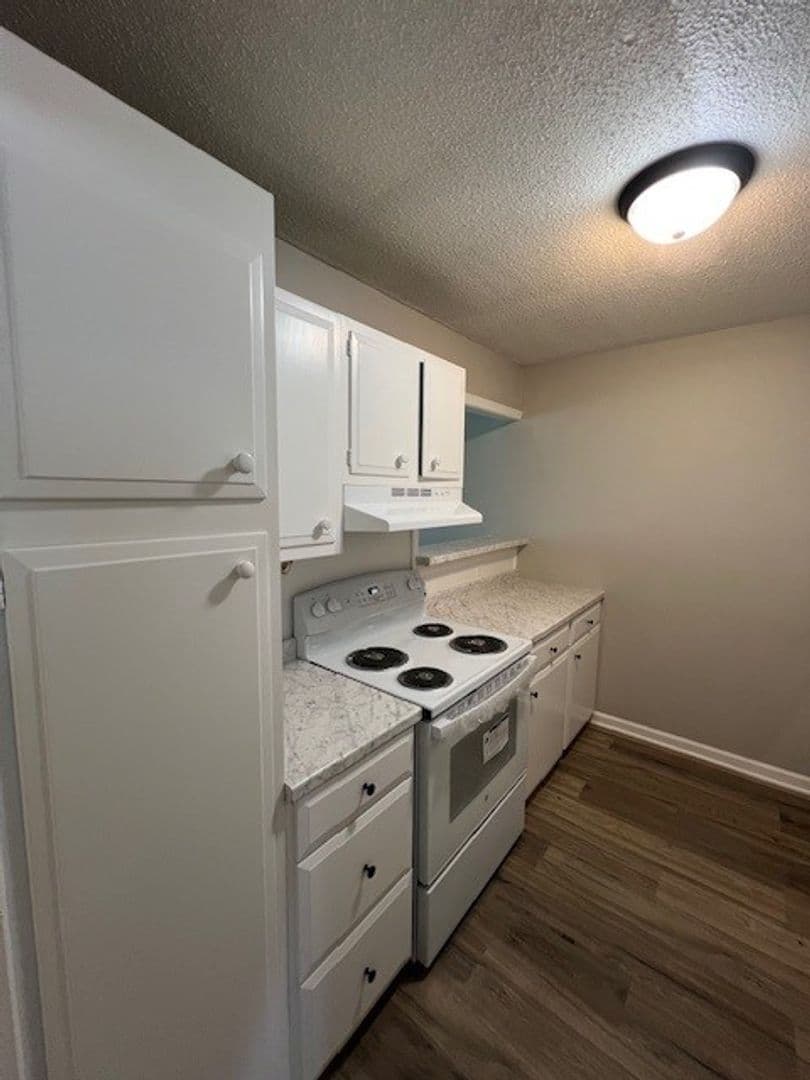 Lake Charles House: 1604 Moss St. #13
