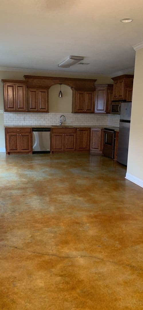 Lake Charles House: 612 Madeline st