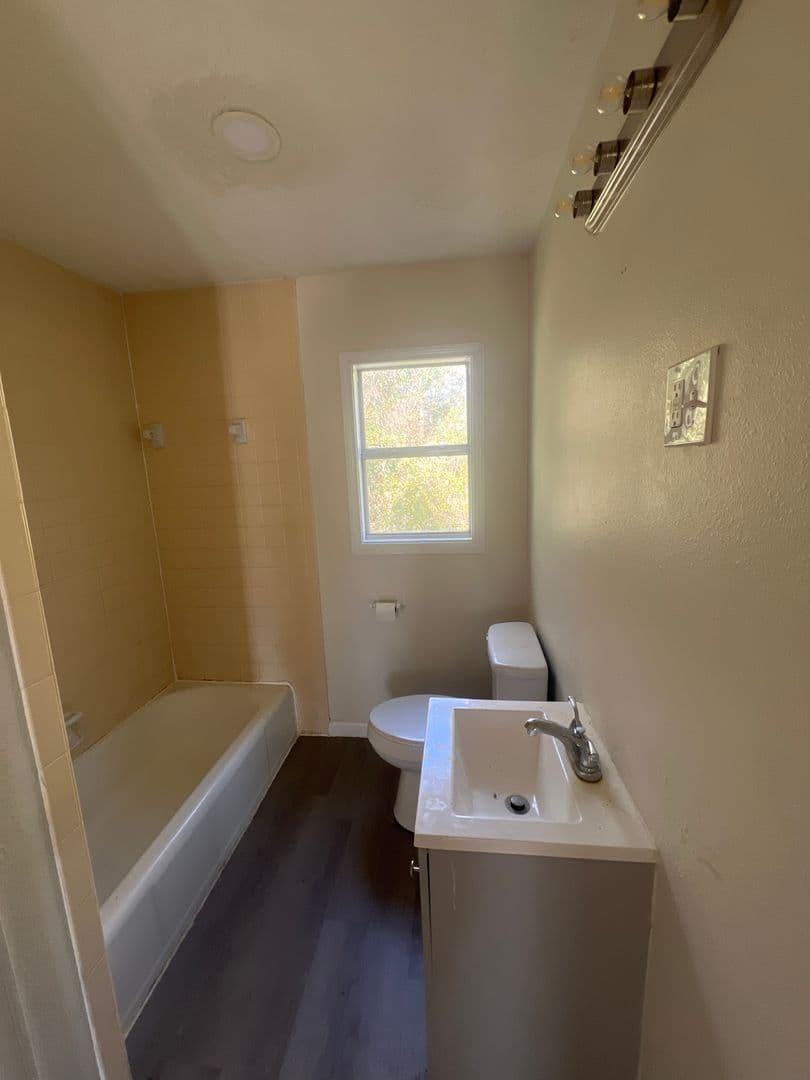 Lake Charles House: 1623 1/2  4th Street