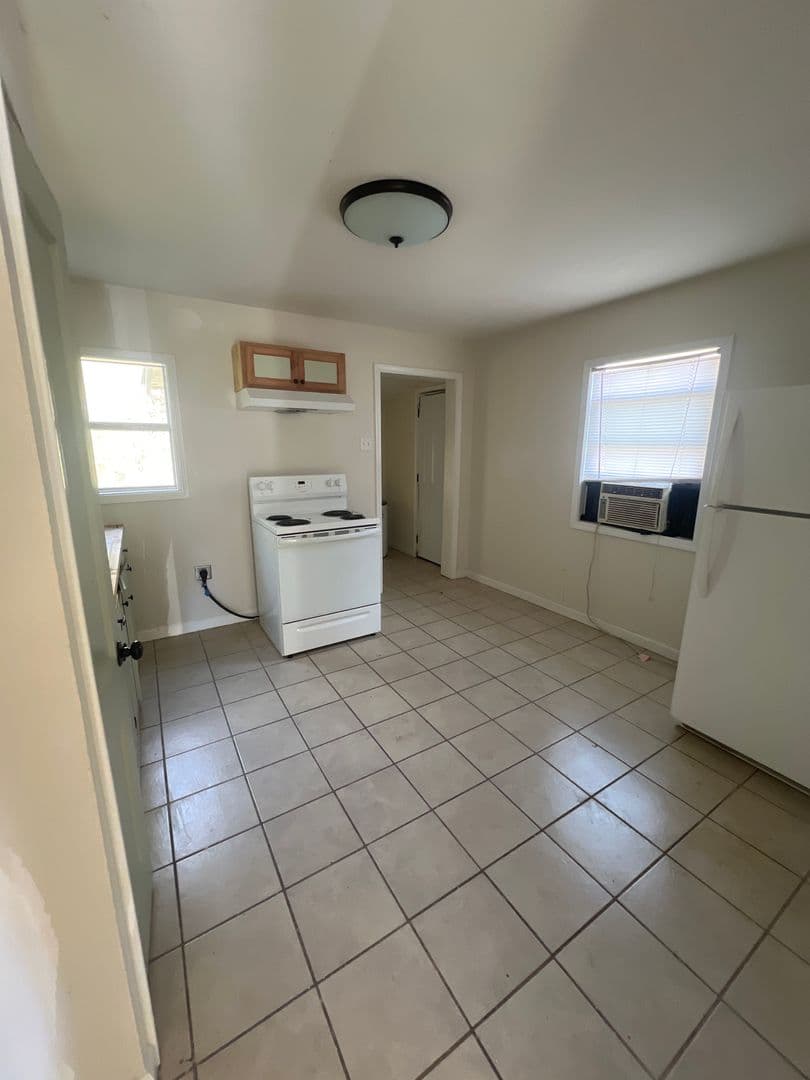 Lake Charles House: 1623 1/2  4th Street