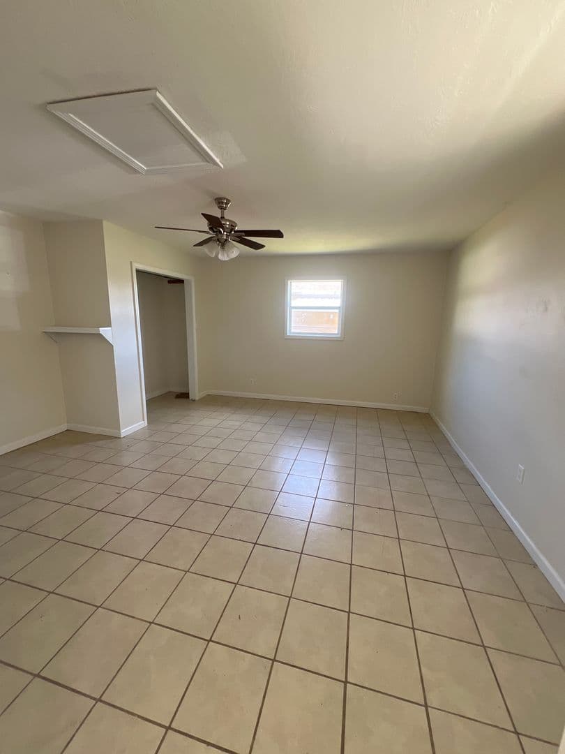 Lake Charles House: 1623 1/2  4th Street