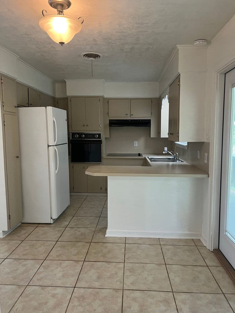 Sulphur House: 2144 Kathy Dr