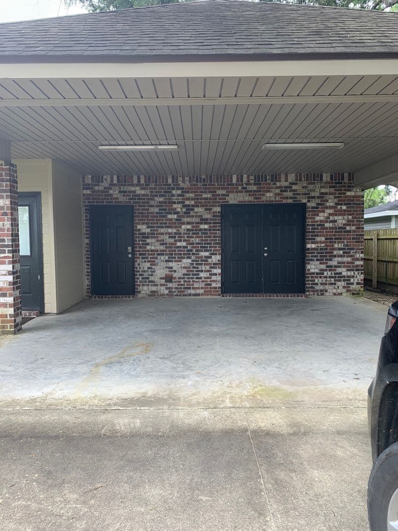 Lake Charles House: 612 Madeline st