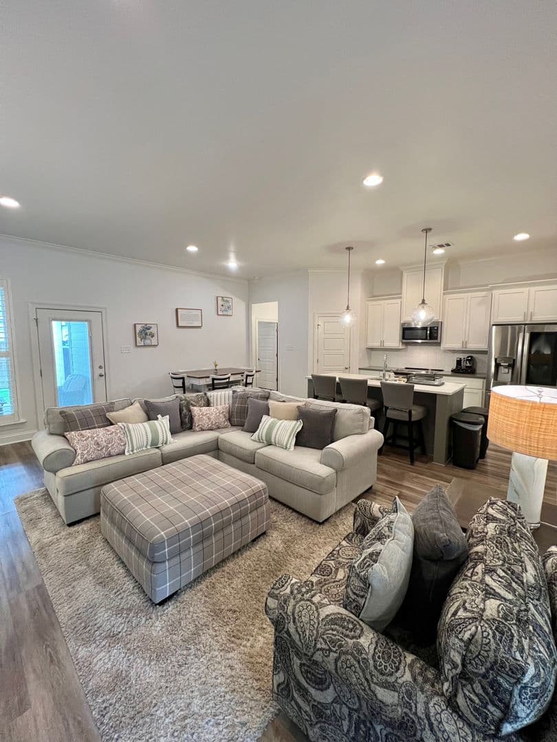 Baton Rouge Townhome: 8111 Stonelake Circle Ave