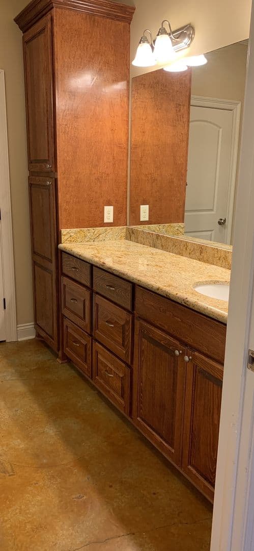 Lake Charles House: 612 Madeline st