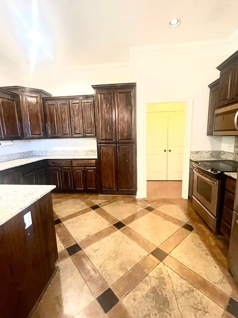 Port Allen House: 2366 Woodland Ct.