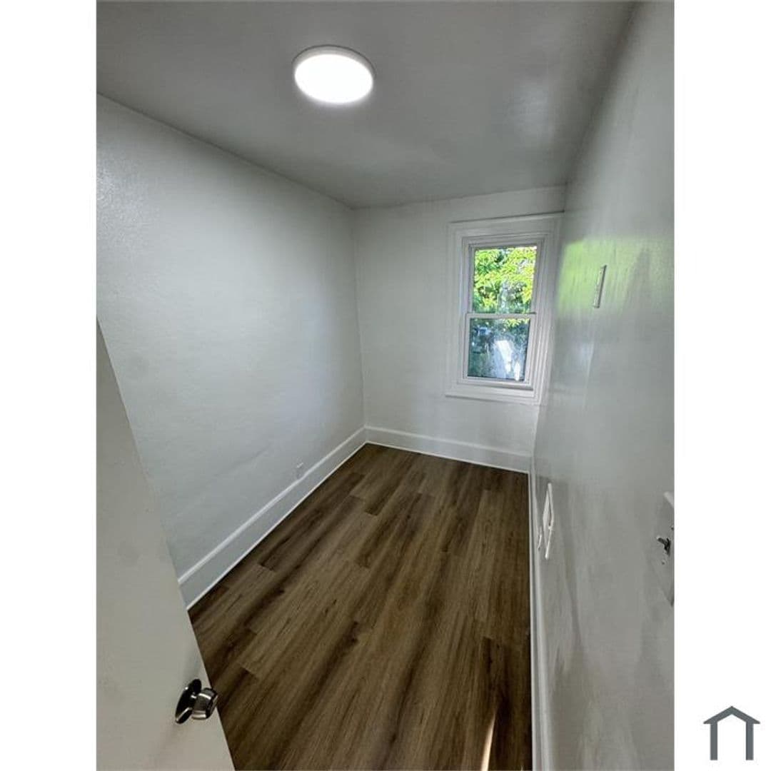 Coatesville House: 108 S Eighth Ave