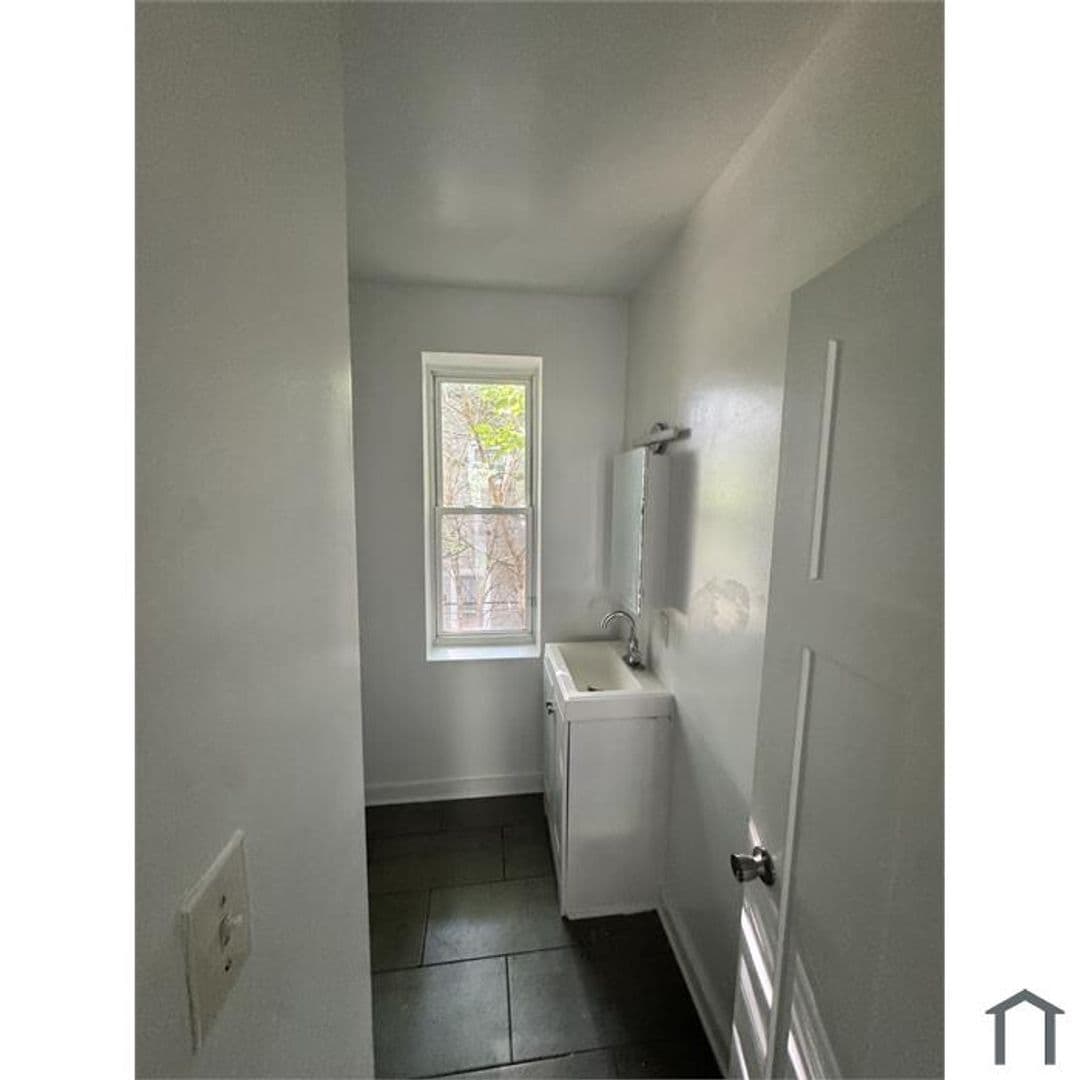 Philadelphia House: 2531 N Dover St.