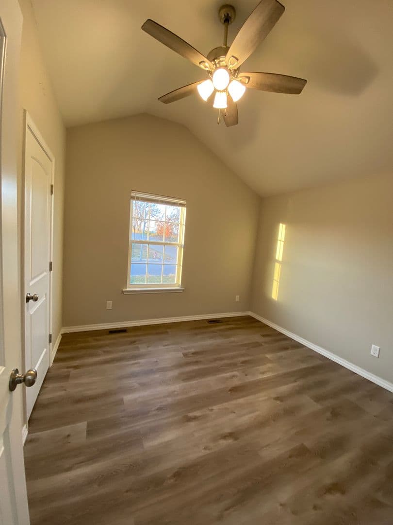 Nixa House: 604 Southgate