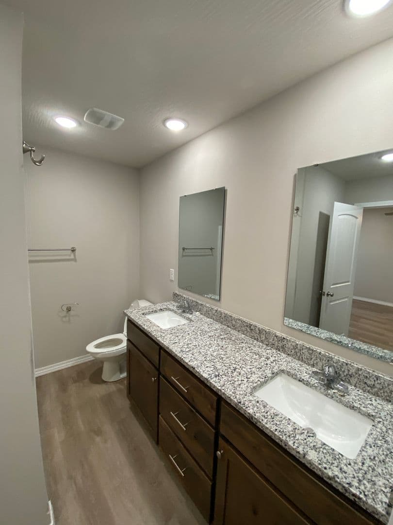 Nixa House: 604 Southgate