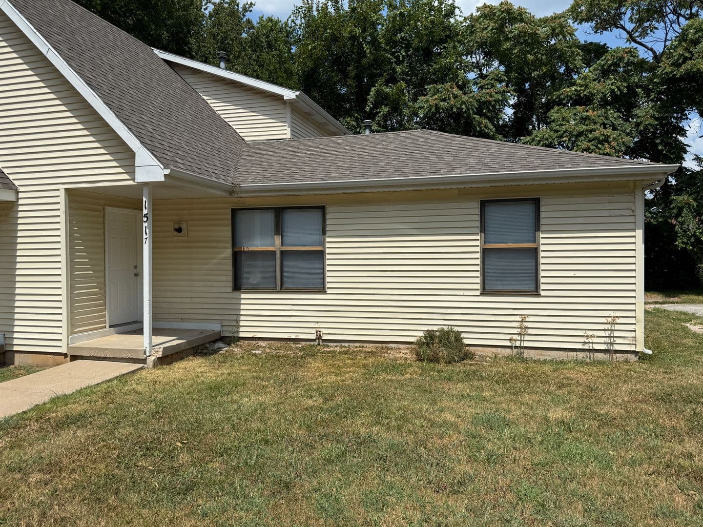 Springfield House: 1517 W Madison