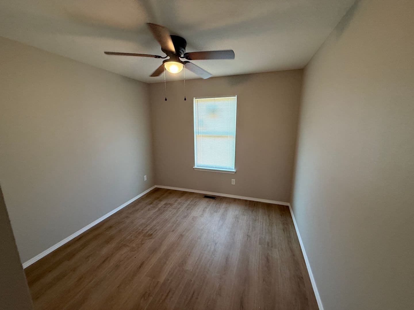 Springfield House: 3462 N Ohara Ave
