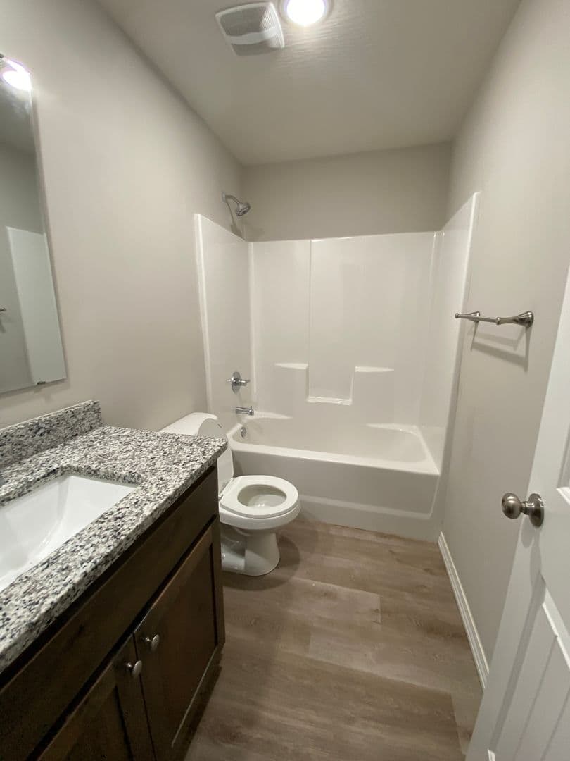 Nixa House: 604 Southgate