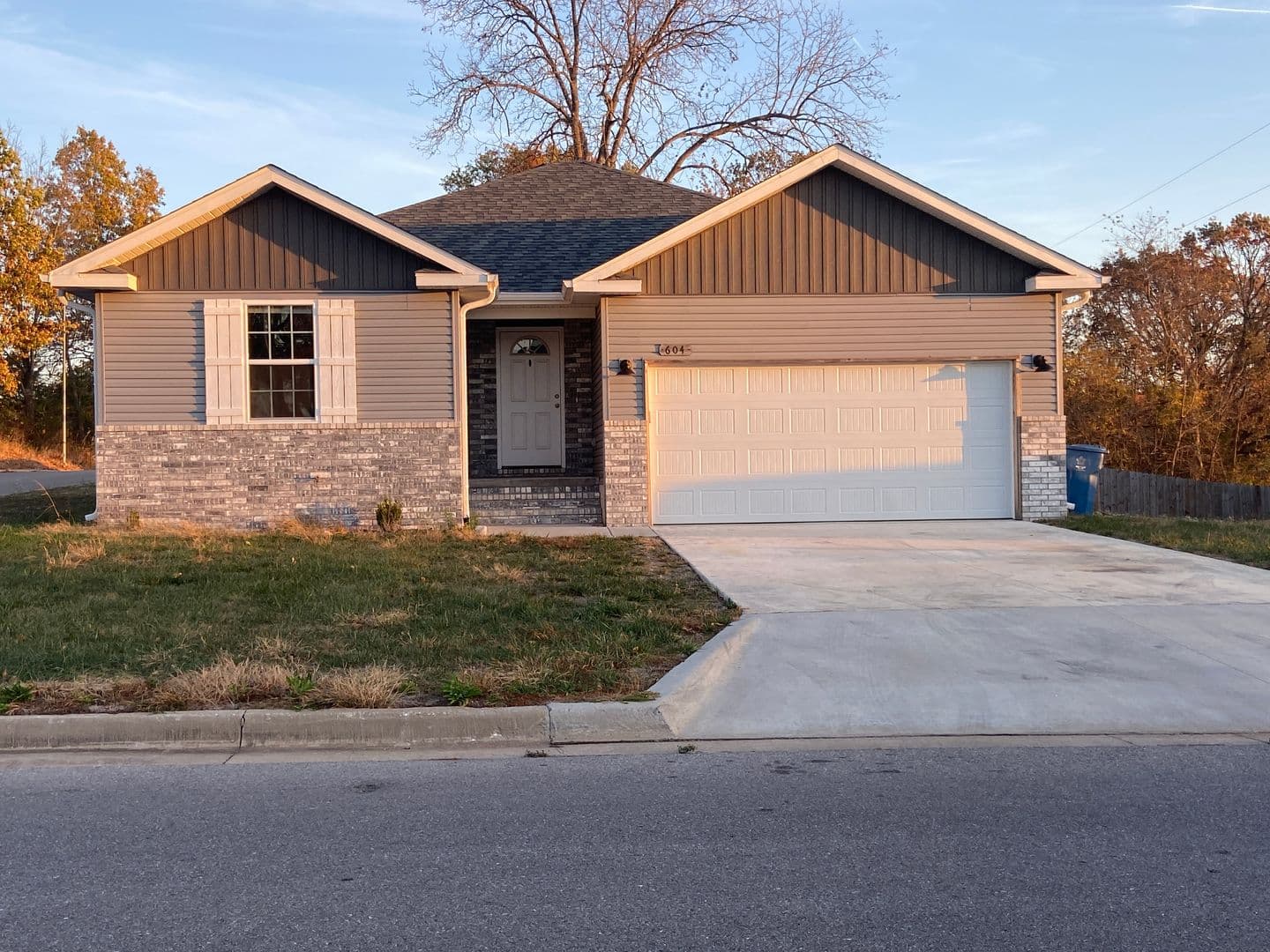 Nixa House: 604 Southgate