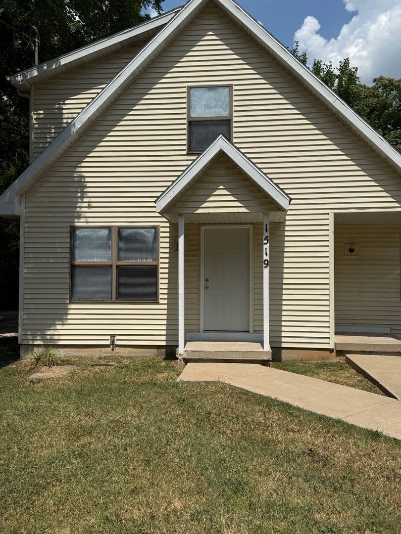 Springfield House: 1519 W Madison