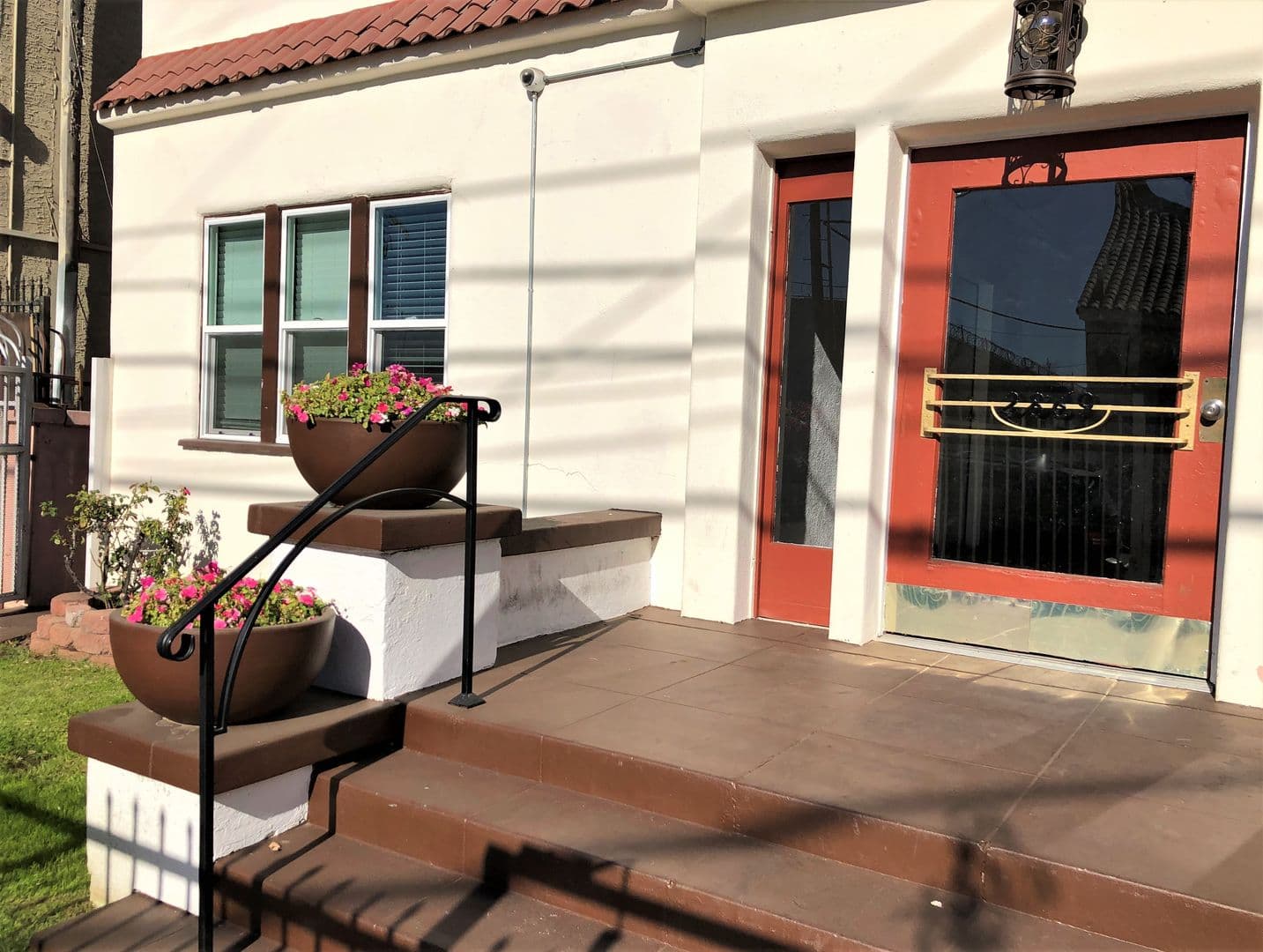Los Angeles Apartment: 2869 San Marino St.