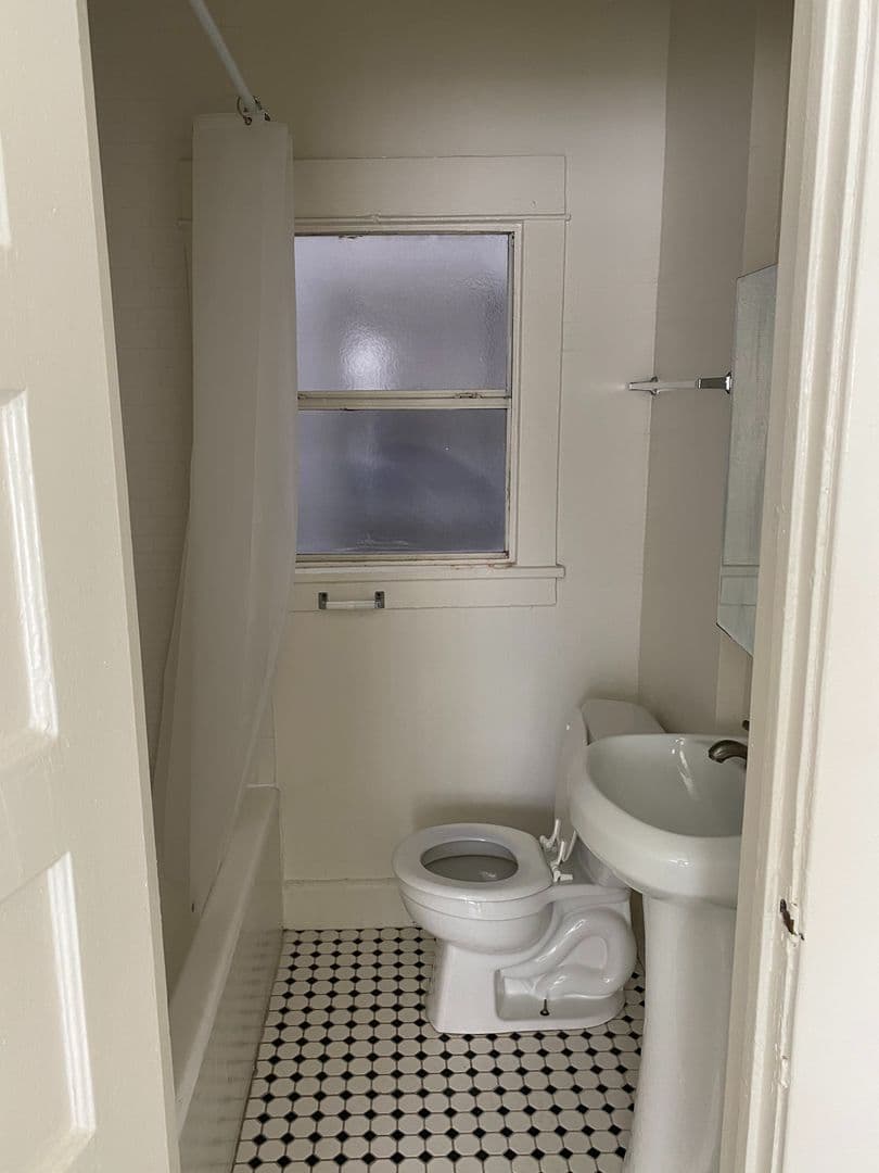 Los Angeles Apartment: 2845 San Marino St.
