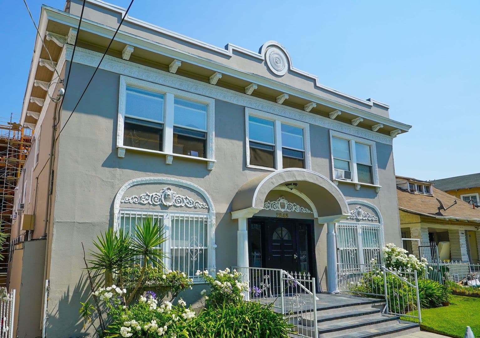 Los Angeles Apartment: 2845 San Marino St.