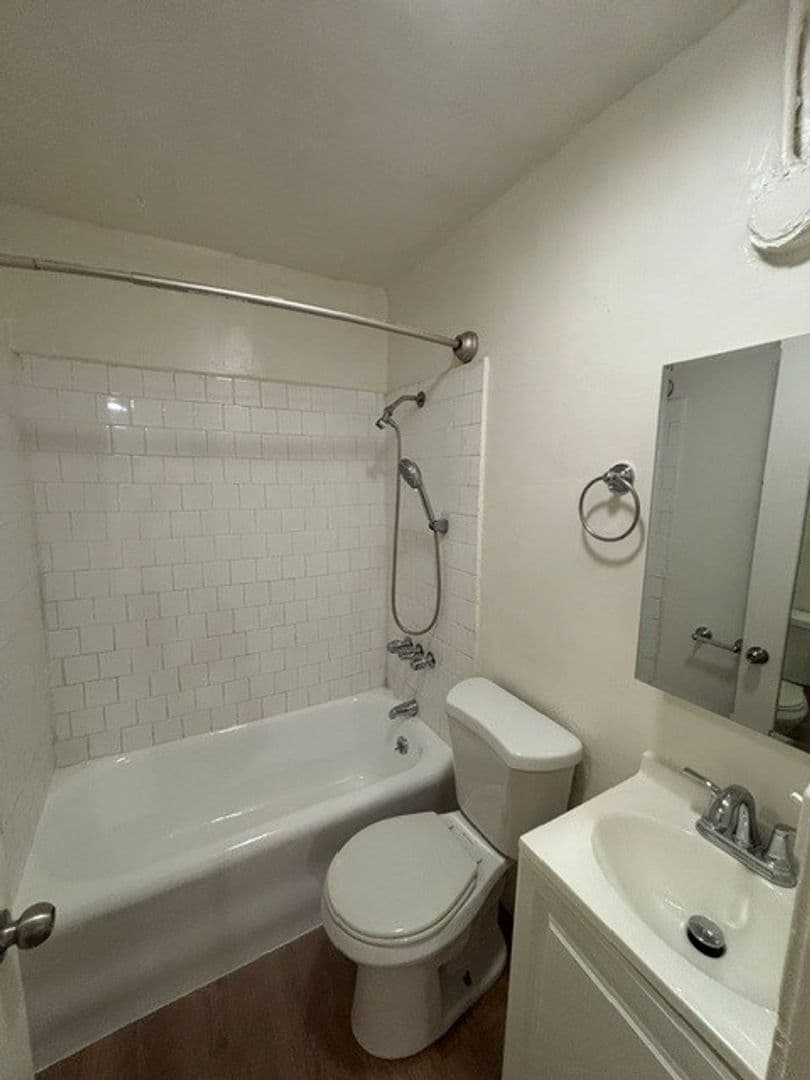 Los Angeles Apartment: 301 S. Kenmore Ave.