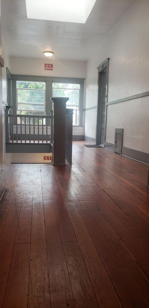 Los Angeles Apartment: 2845 San Marino St.