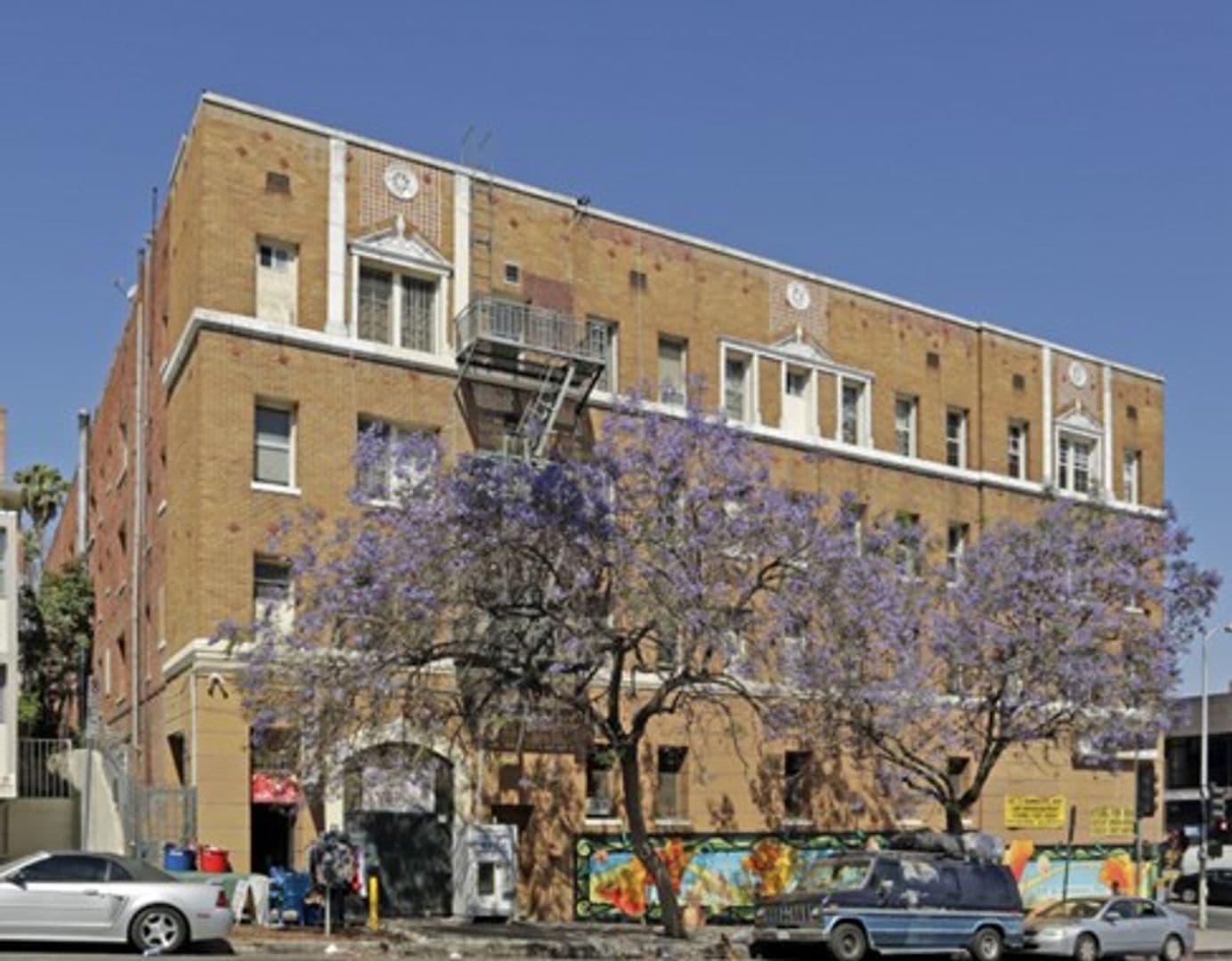 Los Angeles Apartment: 301 S. Kenmore Ave.