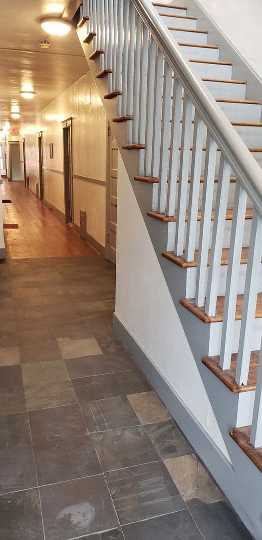 Los Angeles Apartment: 2845 San Marino St.