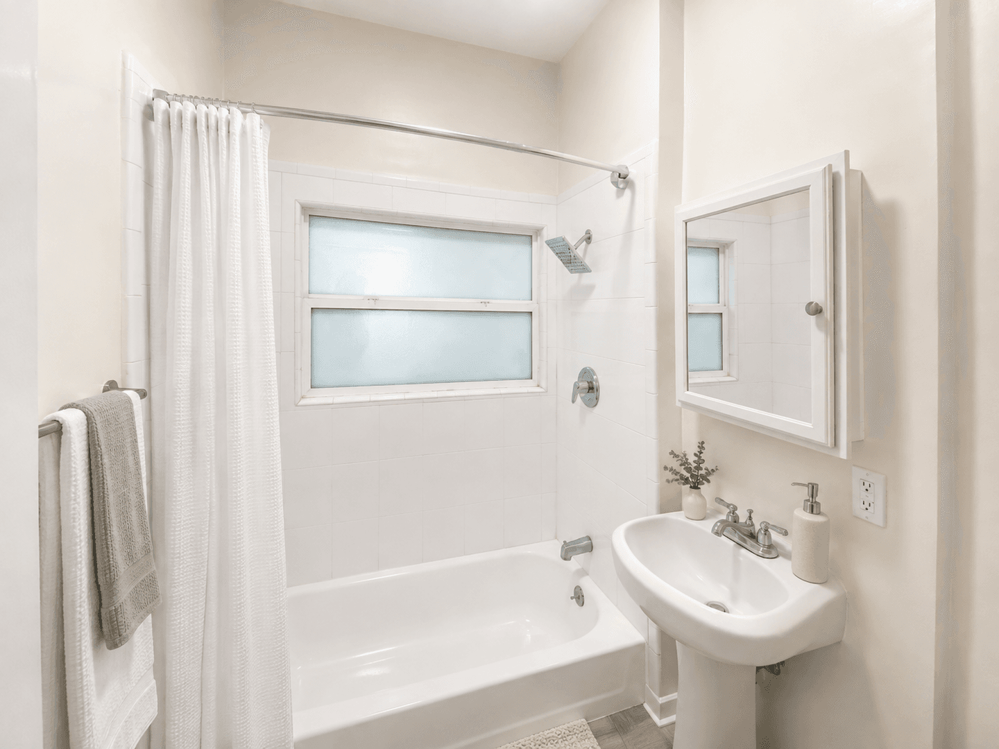 Los Angeles Apartment: 722 Hartford Ave.