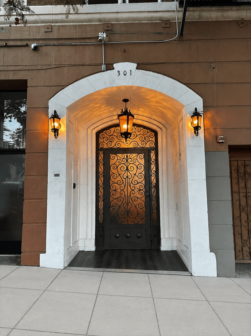 Los Angeles Apartment: 301 S. Kenmore Ave.