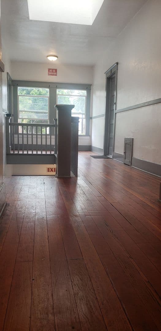 Los Angeles Apartment: 2845 San Marino St.
