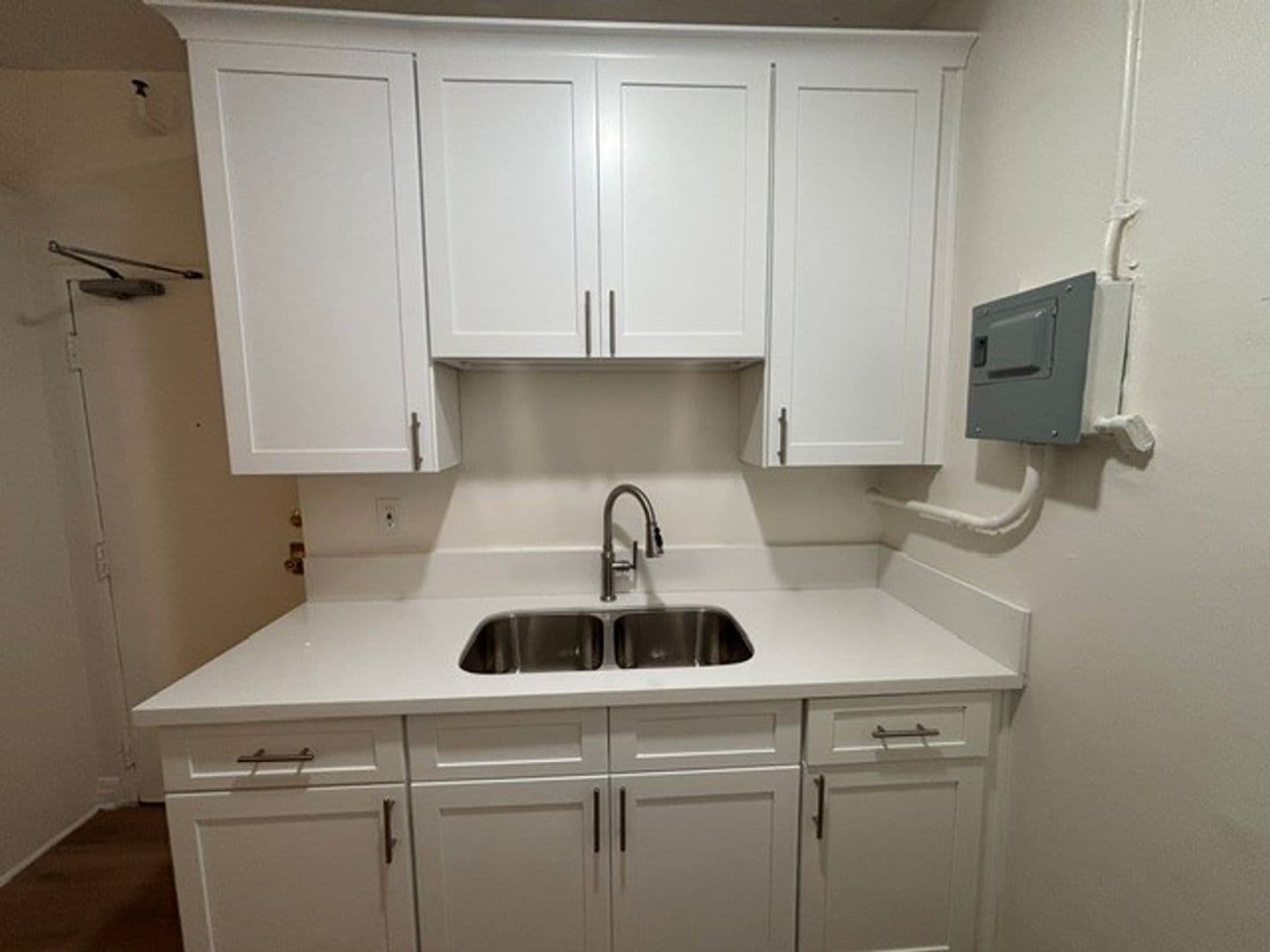 Los Angeles Apartment: 301 S. Kenmore Ave.