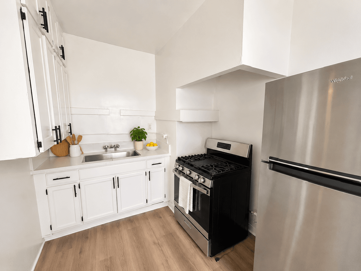 Los Angeles Apartment: 501 S. Rampart Blvd.
