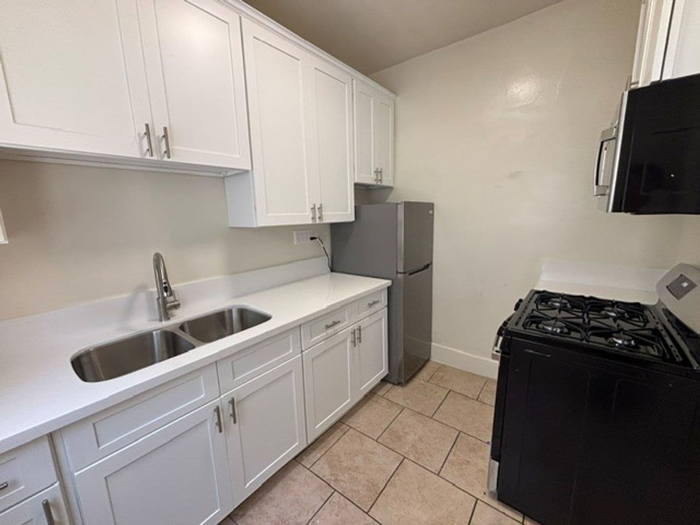 Los Angeles Apartment: 2845 San Marino St.