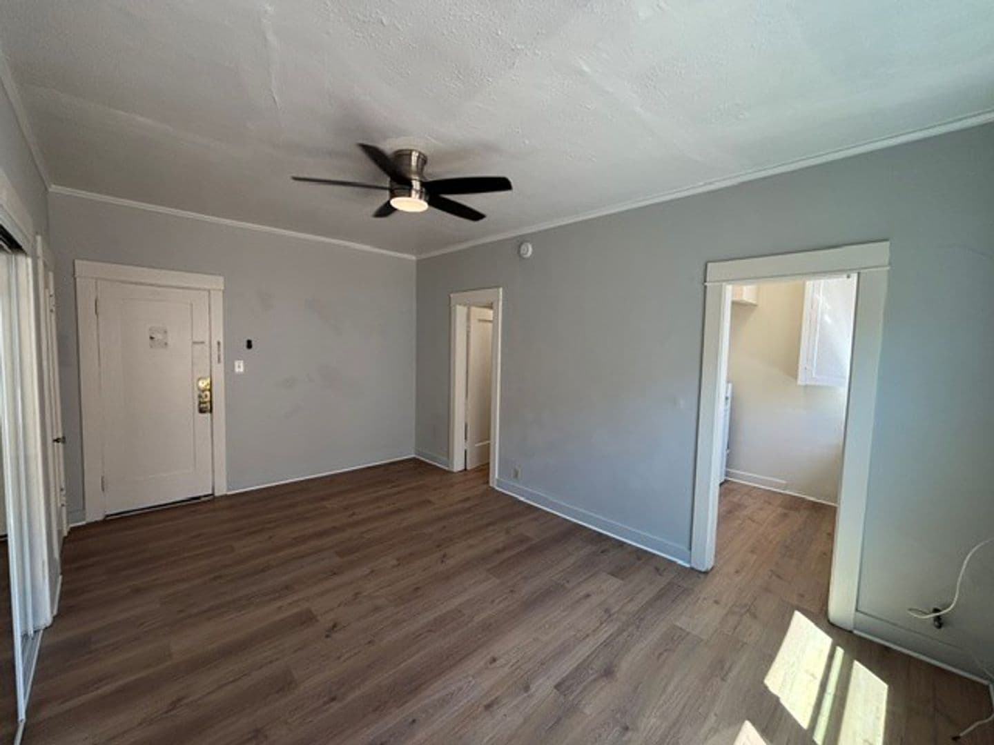 Los Angeles Apartment: 2869 San Marino St.