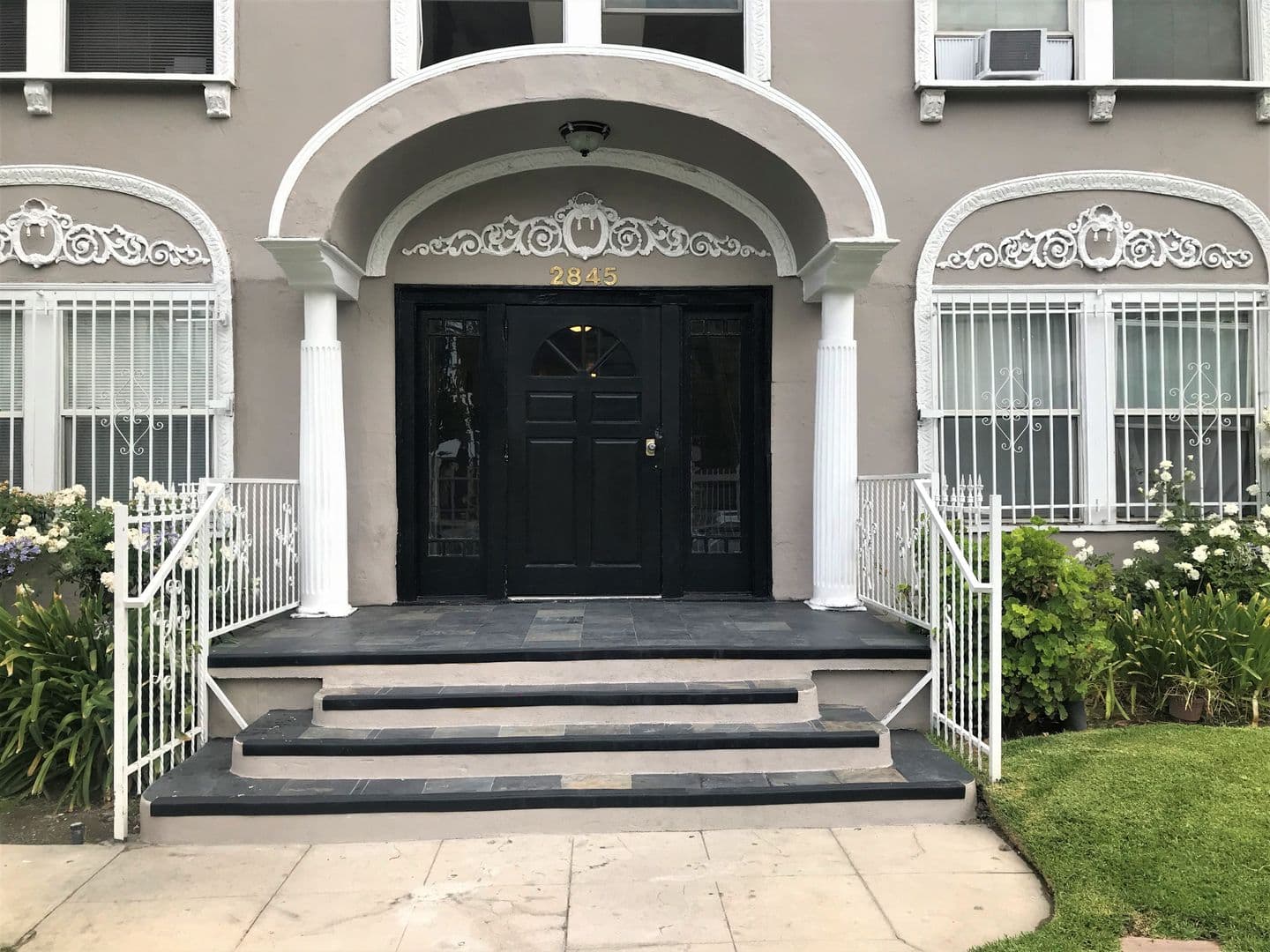 Los Angeles Apartment: 2845 San Marino St.