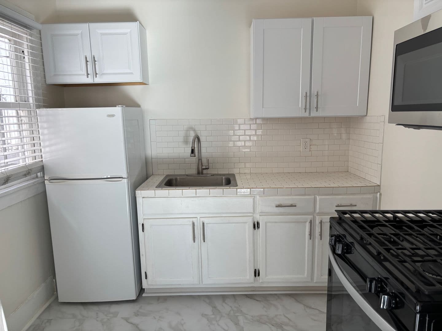Los Angeles Apartment: 2845 San Marino St.