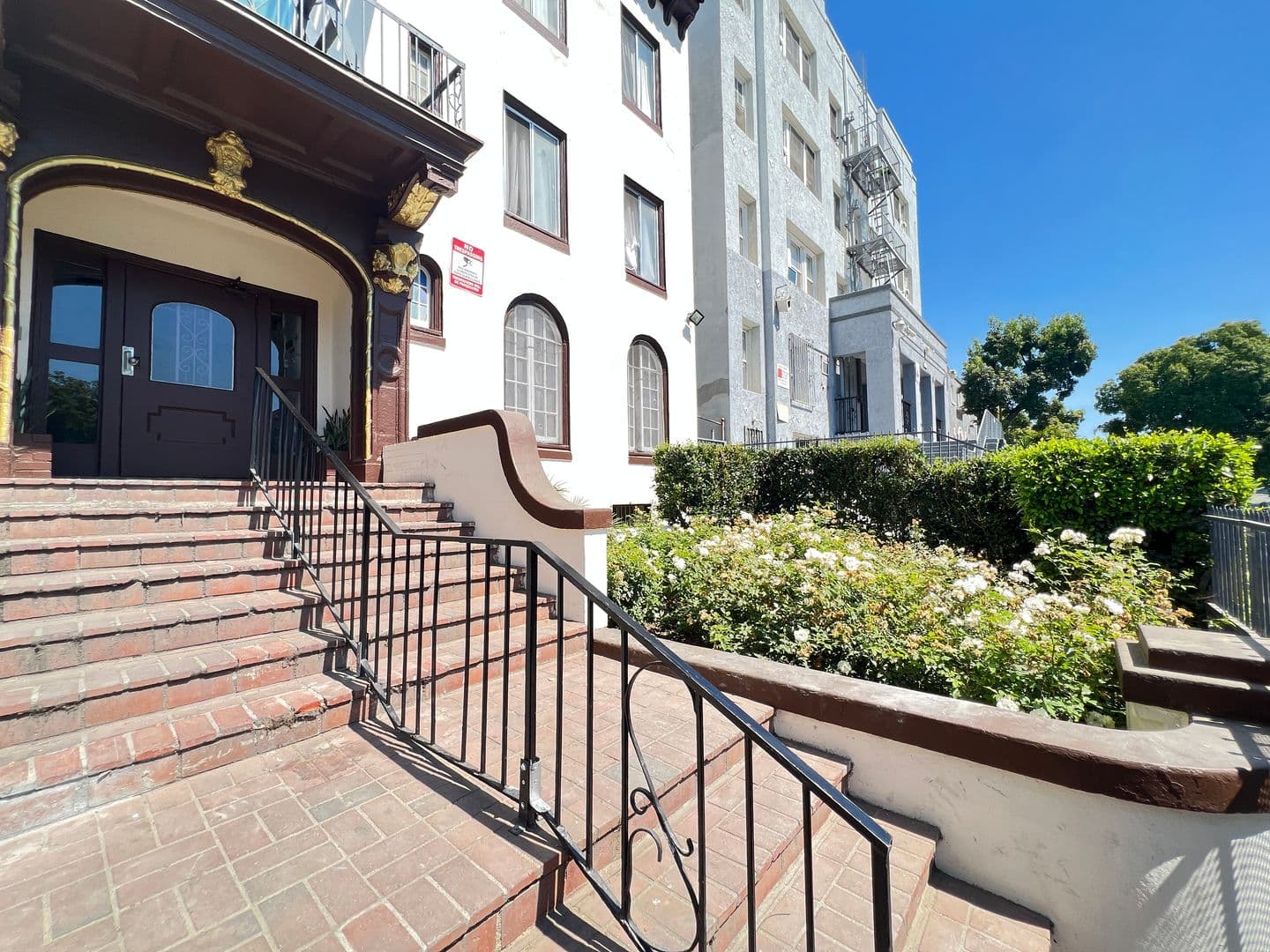 Los Angeles Apartment: 501 S. Rampart Blvd.