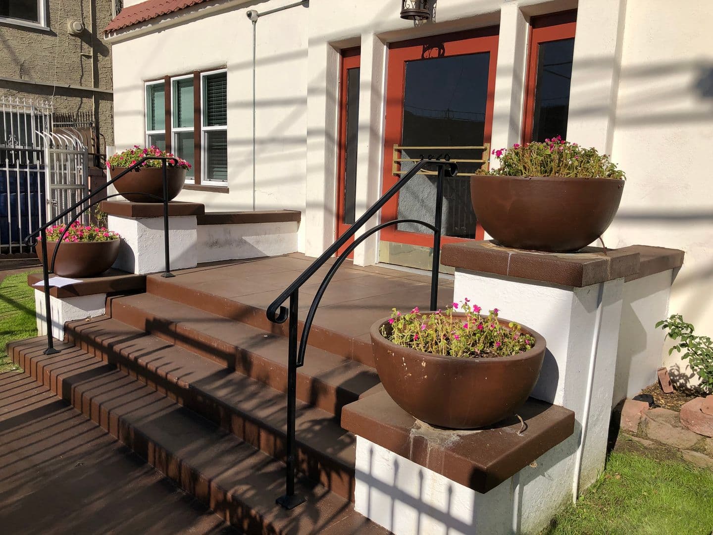 Los Angeles Apartment: 2869 San Marino St.