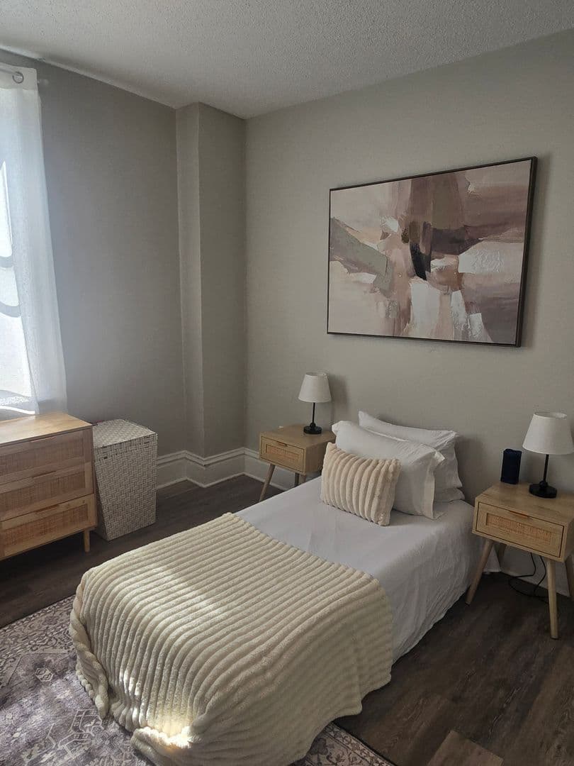 Pittsburgh Apartment: 3805 California ave