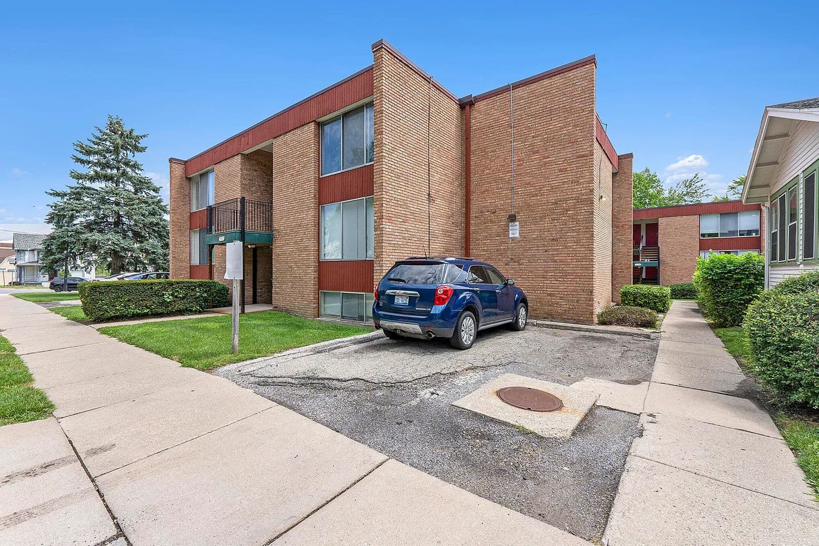 Ypsilanti Apartment: 715-777 Washtenaw Road