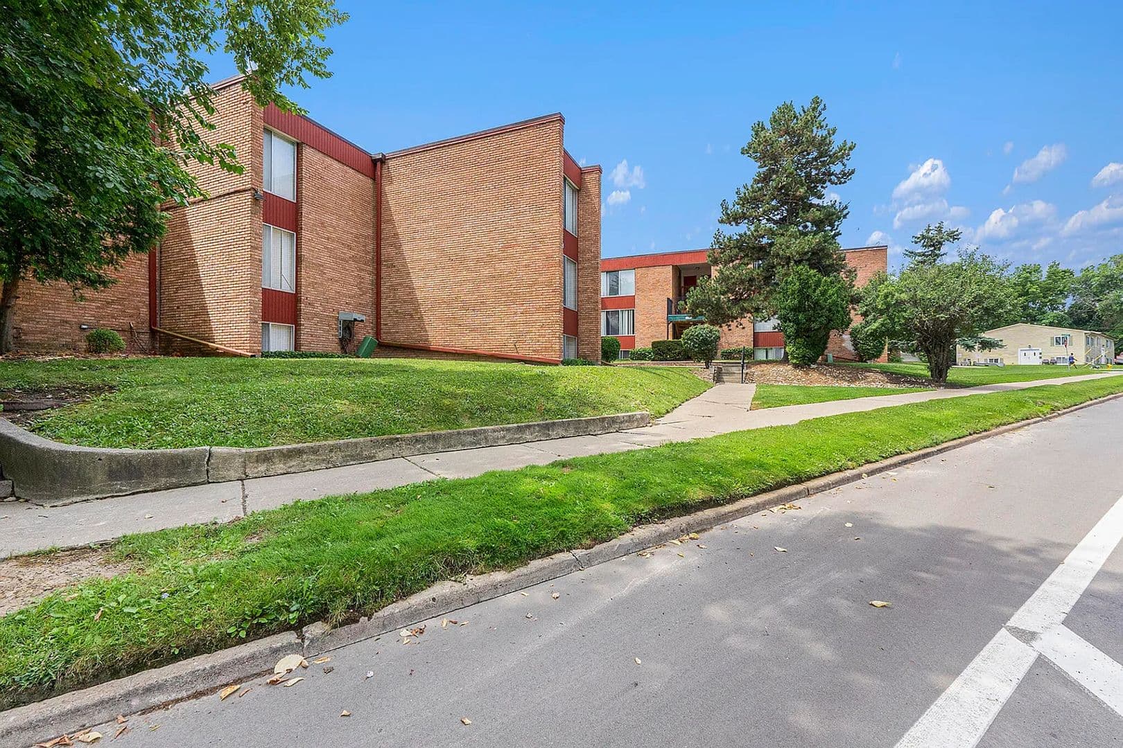 Ypsilanti Apartment: 715-777 Washtenaw Road