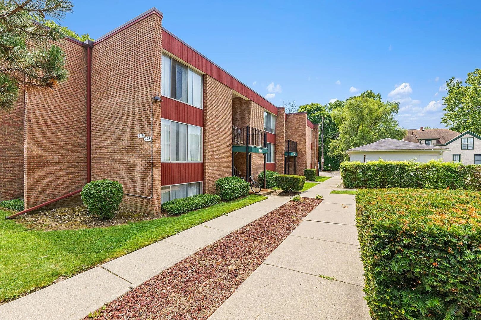 Ypsilanti Apartment: 715-777 Washtenaw Road
